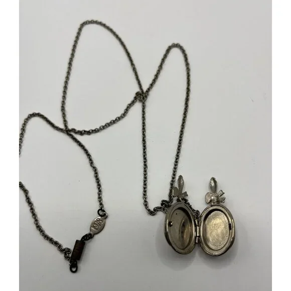 Antique "1928"  Floral Engraved Locket Pendant Necklace Silver-Tone Chain - Picture 9 of 9